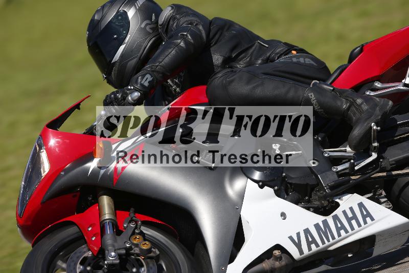 /Archiv-2024/29 12.06.2024 MOTO.CH Track Day ADR/Gruppe gelb/32